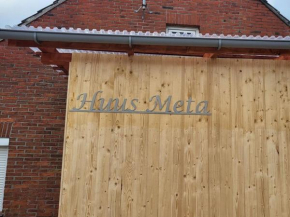 Huus Meta Modern retreat